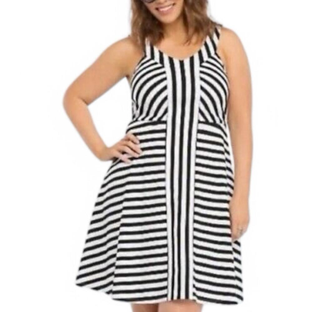 Torrid Fit & Flare Skater Dress Women’s Size 2x PLUS Black White Stripes Retro